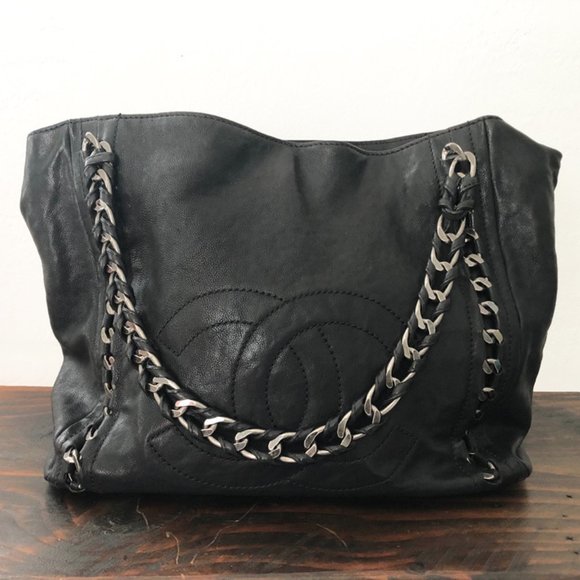 CHANEL Handbags - CHANEL Modern Chain Tote Black.